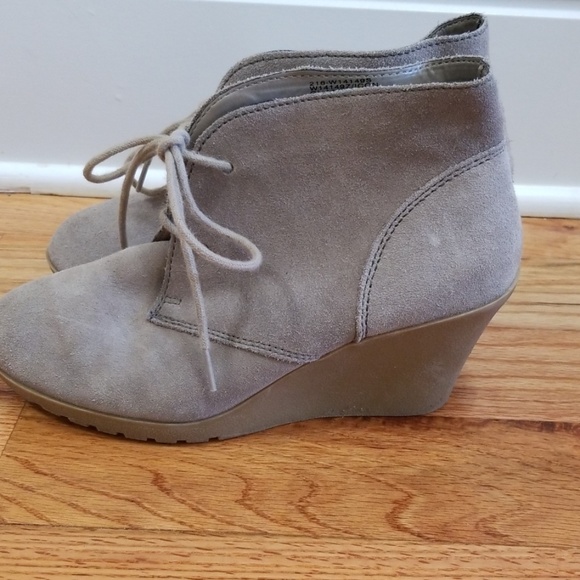 White Mountain 🔵Wedge Booties - Picture 2 of 8